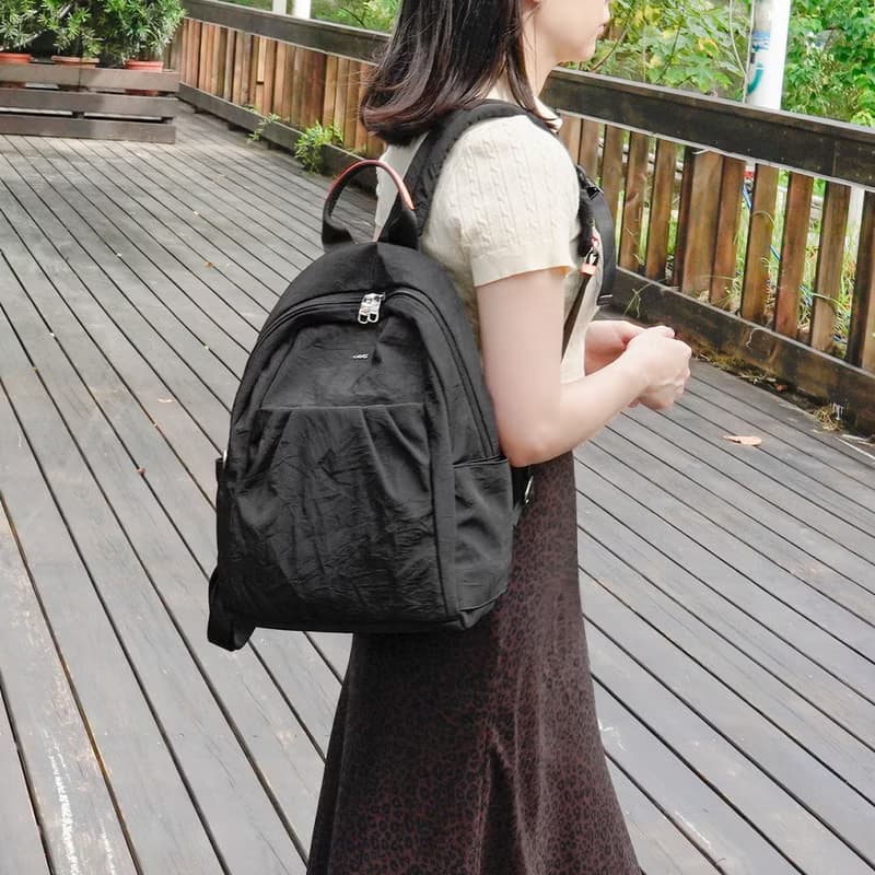 (黑色)輕盈紙感甜美系休閒旅行後背包(小款)33570