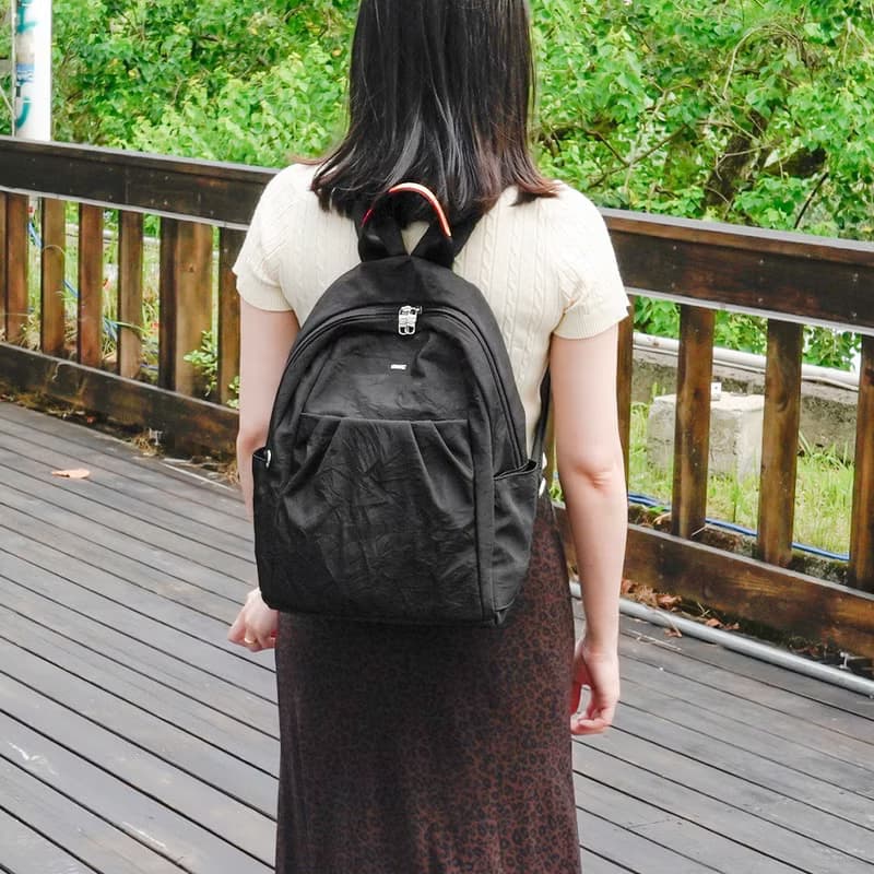 (黑色)輕盈紙感甜美系休閒旅行後背包(小款)33570