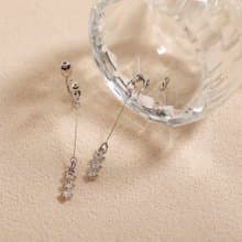 3stones loop-fit earring SV　ループフィットイヤリング　シルバー　キュービックジルコニアが揺れる