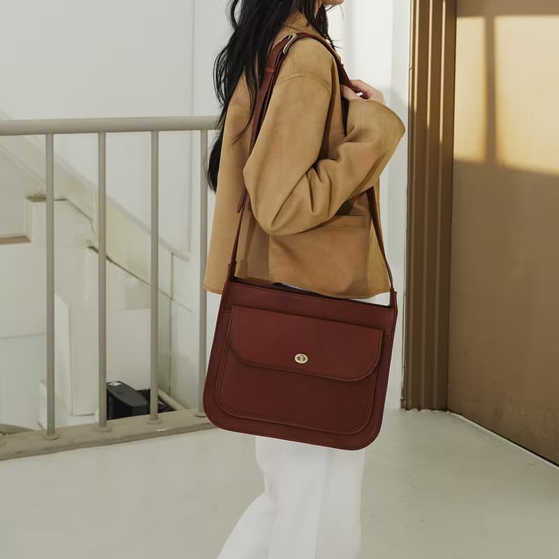 【From Seoul】 Messenger bag 3colors (vegetable leather genderless bag)
