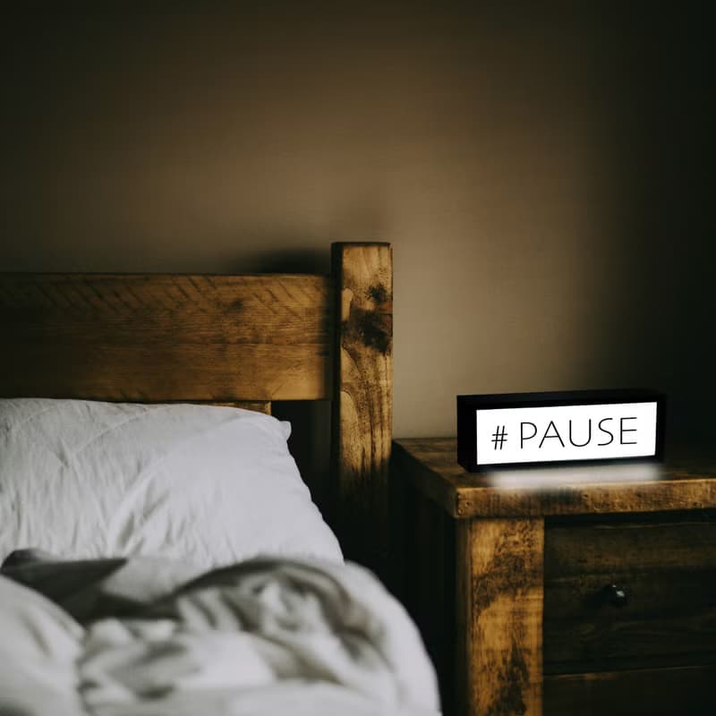 Whispers in Light光裡的低語文字桌面拍拍燈箱 喬遷禮物信仰宣言