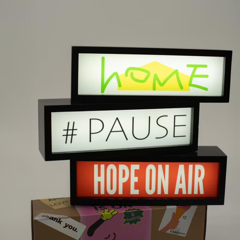 Whispers in Light光裡的低語文字桌面拍拍燈箱 喬遷禮物信仰宣言