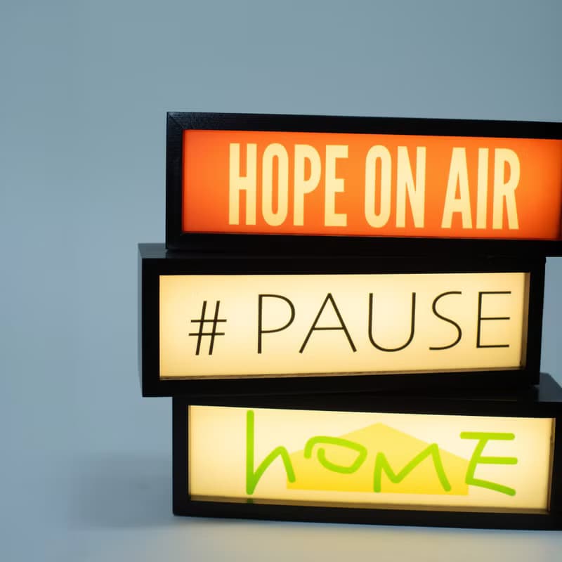 Whispers in Light光裡的低語文字桌面拍拍燈箱 喬遷禮物信仰宣言