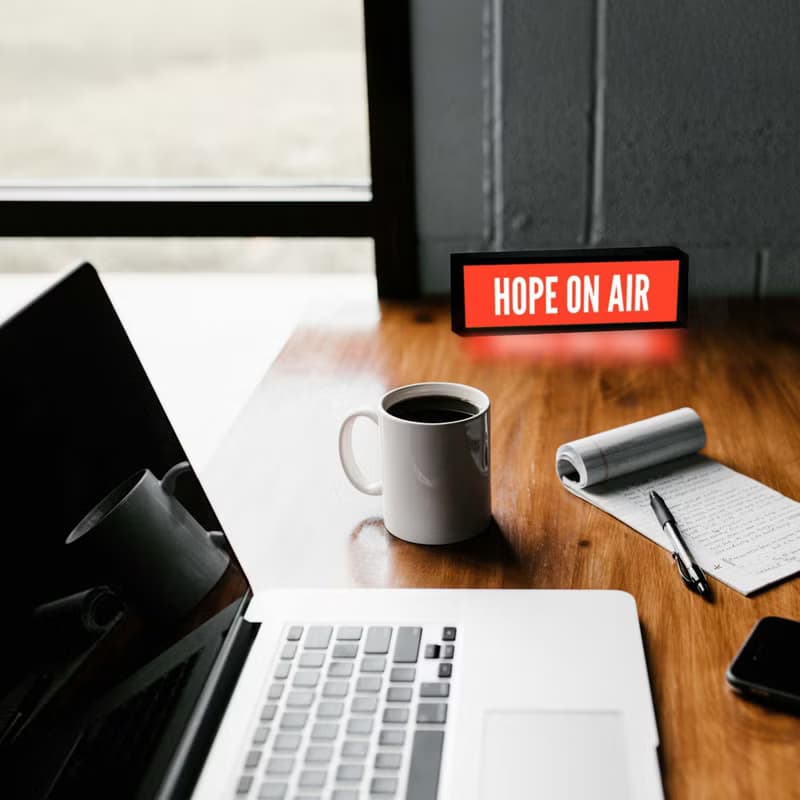 Whispers in Light光裡的低語文字桌面拍拍燈箱 喬遷禮物信仰宣言