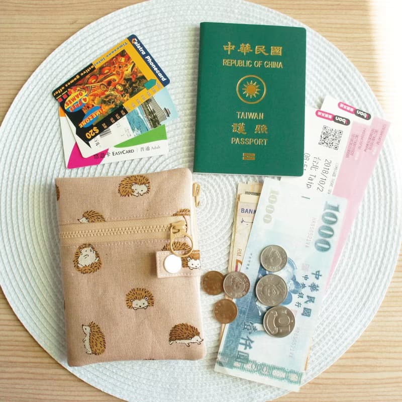 Lovely日本棉麻【刺蝟雙拉鍊多功能短夾護照套】布書套、灰粉E