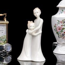 英國Royal Worcester 姊妹情深 2000年粉彩精緻陶瓷雕塑生日瓷偶