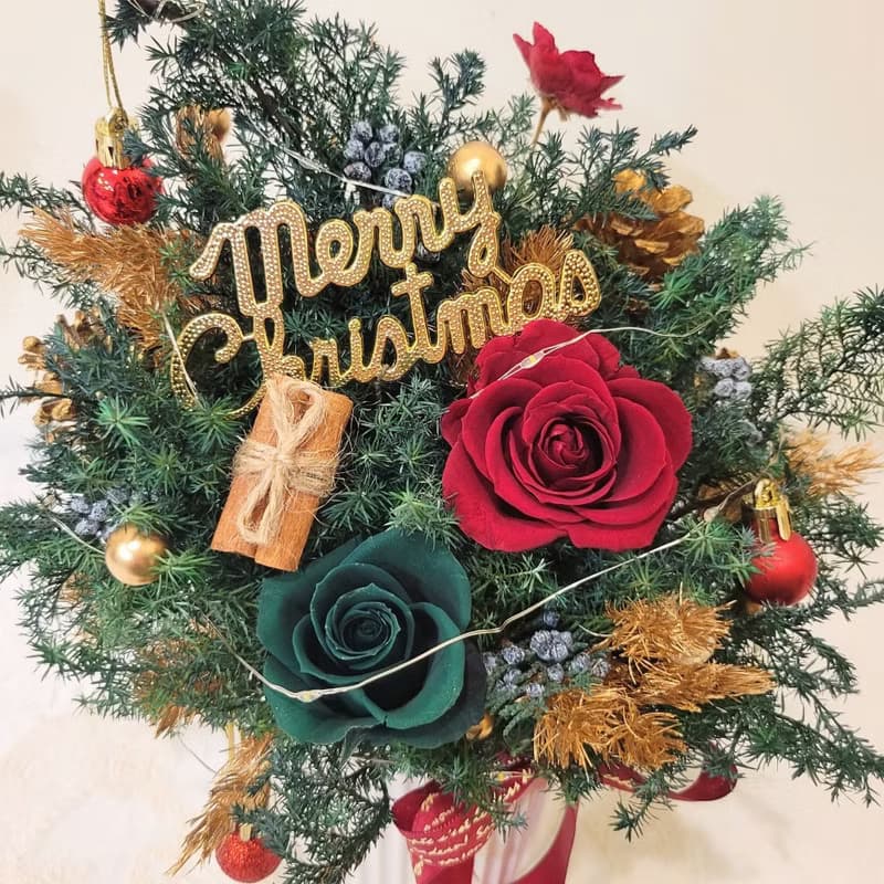 兩用永生雪松桌花擺飾。附燈。聖誕禮盒。新年禮盒