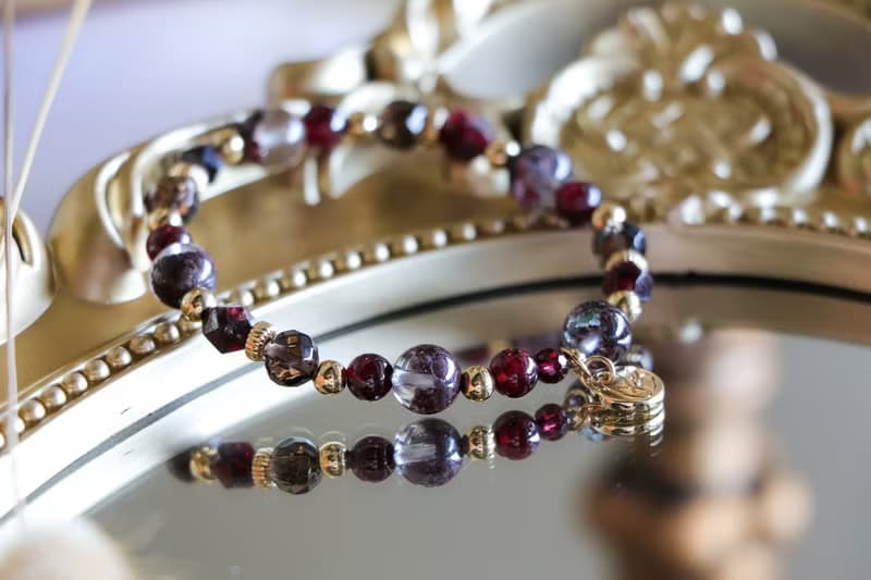 治癒7A紅幽靈婦科手鍊原礦設計 /  皇室的恩寵 - 紅幽靈-石榴石