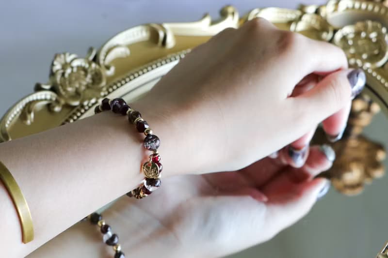 治癒7A紅幽靈婦科手鍊原礦設計 /  皇室的恩寵 - 紅幽靈-石榴石