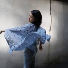 圓領百變洞洞斗篷 - 灰藍色  (可當斗篷、罩衫、圍巾、洋裝)