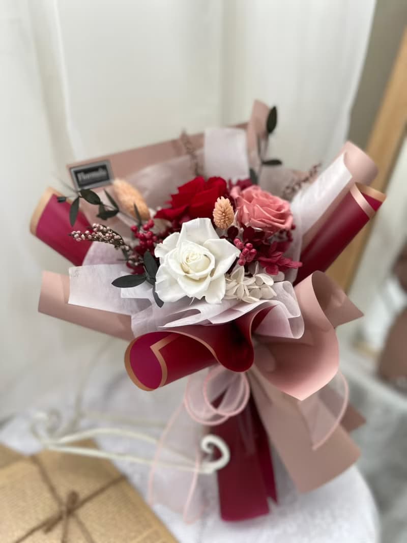 3朵永生玫瑰花束l母親節花束(可換康乃馨)