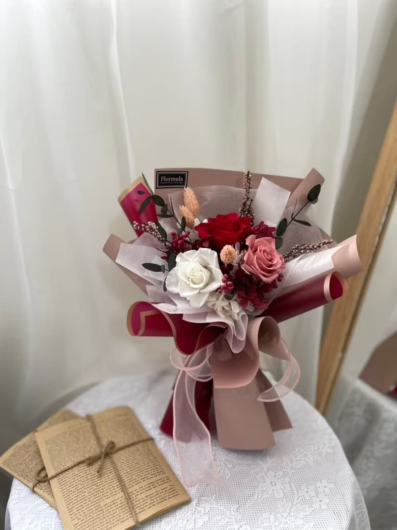 3朵永生玫瑰花束l母親節花束(可換康乃馨)