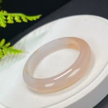 精品 塘心瑪瑙手镯 51MM 冰潤粉白飄淺糖色玉髓手環 招財繁榮好運