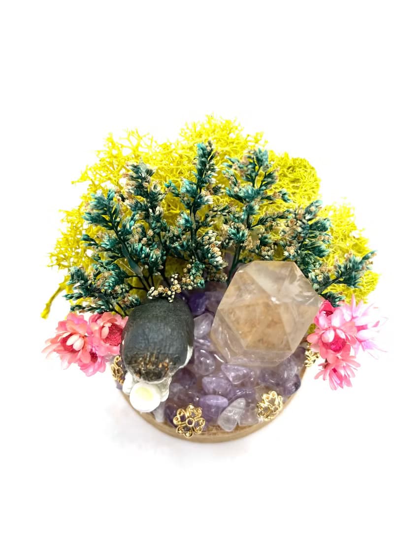 綠色樹林-貓咪與白水晶柱-公仔/水晶/乾燥花玻璃罩擺設