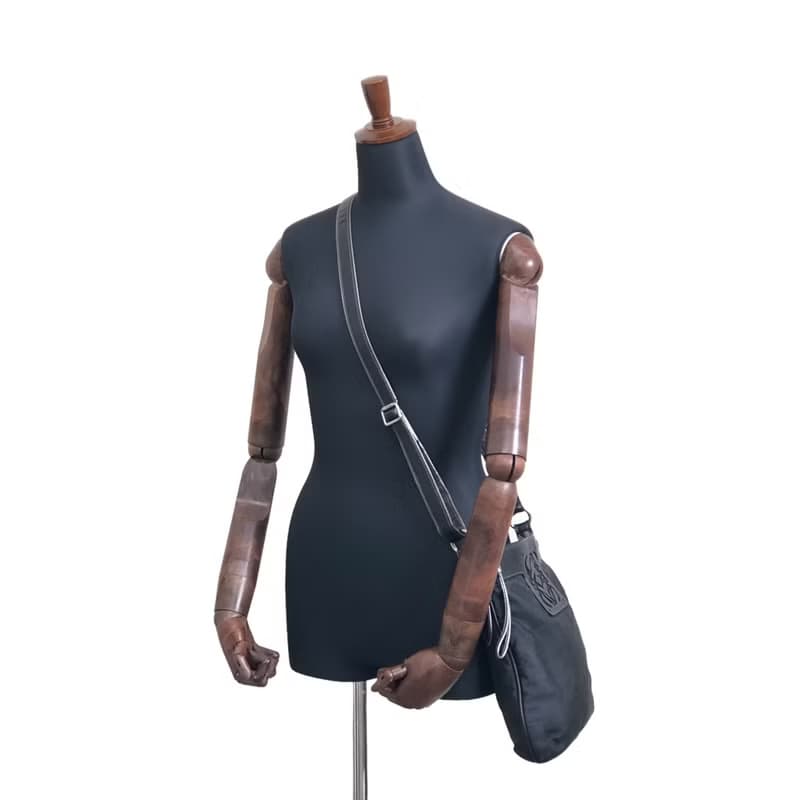 【 日本直送　名牌中古包 】LOEWE ロエベ ショルダーバッグ ブラック アナグラム レザー ナイロン vintage ヴィンテージ オールド x724pv