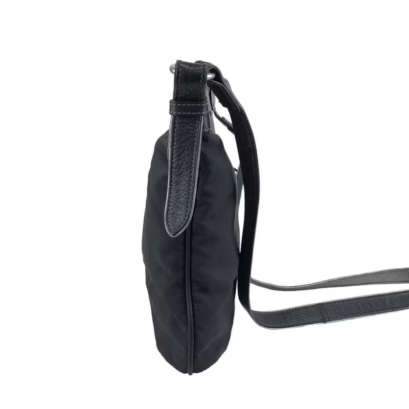 【 日本直送　名牌中古包 】LOEWE ロエベ ショルダーバッグ ブラック アナグラム レザー ナイロン vintage ヴィンテージ オールド x724pv