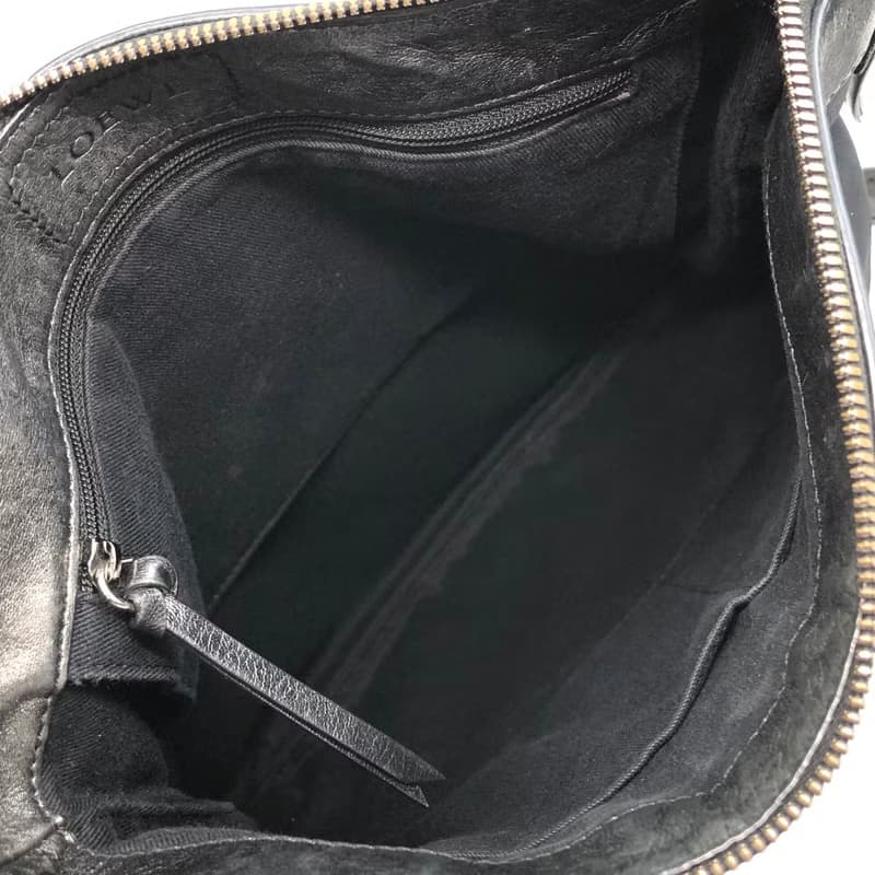 【 日本直送　名牌中古包 】LOEWE ロエベ ショルダーバッグ ブラック アナグラム レザー ナイロン vintage ヴィンテージ オールド x724pv