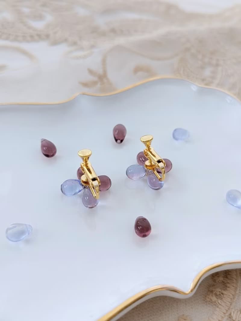 ガラスの大ぶりフラワーピアス　イヤリング　紫陽花　フラワー　お花　パープル