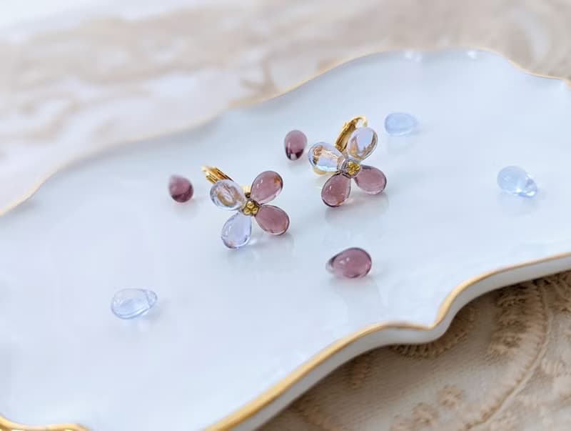 ガラスの大ぶりフラワーピアス　イヤリング　紫陽花　フラワー　お花　パープル