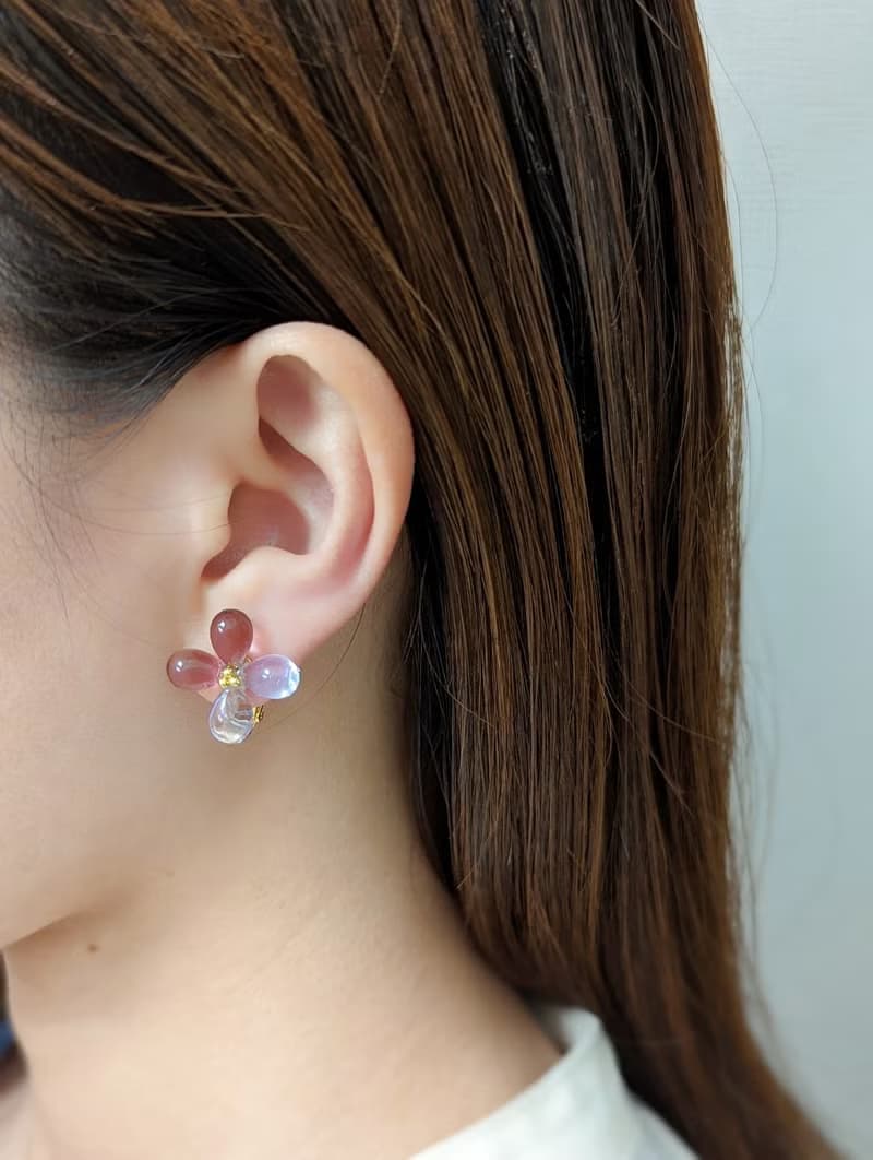 ガラスの大ぶりフラワーピアス　イヤリング　紫陽花　フラワー　お花　パープル