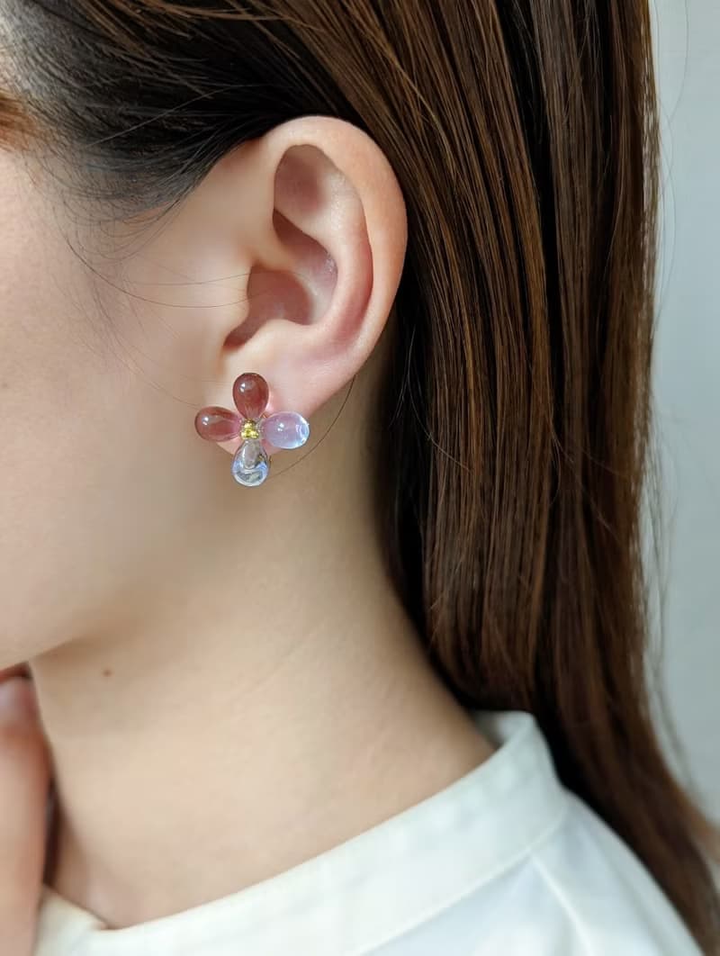 ガラスの大ぶりフラワーピアス　イヤリング　紫陽花　フラワー　お花　パープル