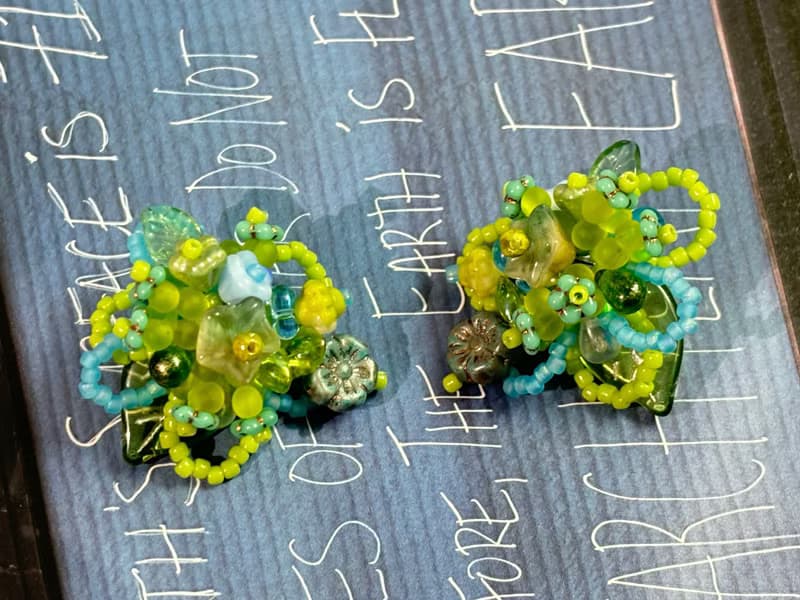 串珠花朵耳環 手作耳釘 串珠耳飾 花叢耳環 綠波蕩漾