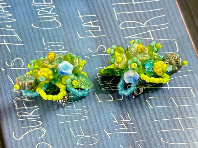 串珠花朵耳環 手作耳釘 串珠耳飾 花叢耳環 綠波蕩漾