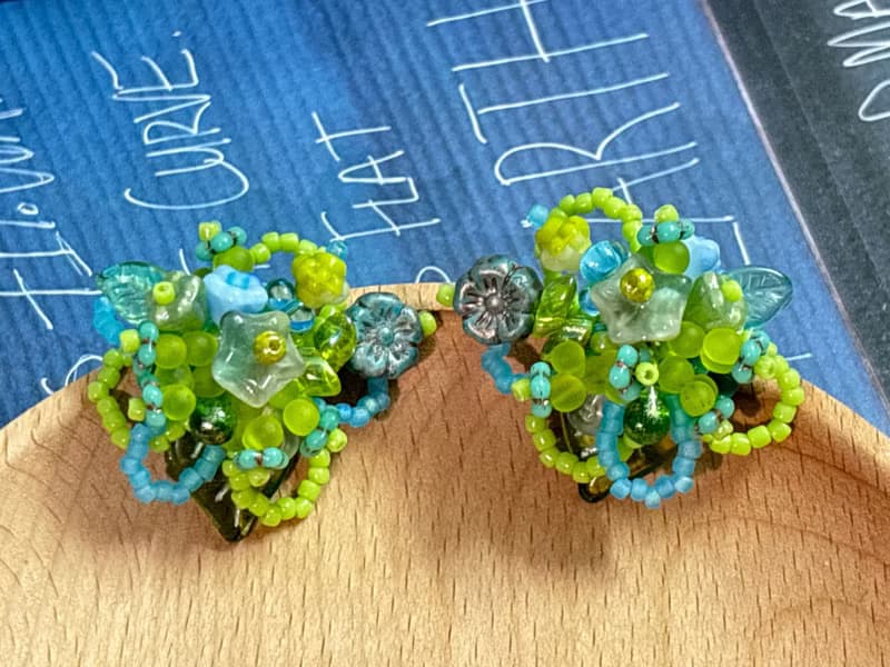 串珠花朵耳環 手作耳釘 串珠耳飾 花叢耳環 綠波蕩漾