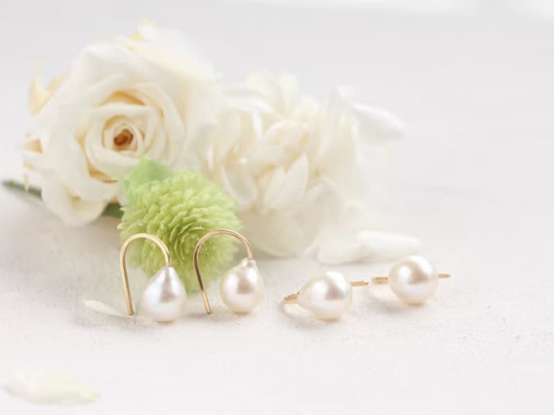 14kgf- A grain of pearl pierced earrings