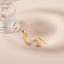 scoop-pearl loop-fit earring GD　ループフィットイヤリング　上品でエッジ―なパールデザイン 　ゴールド