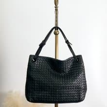 【 日本直送　名牌中古包 】Bottega Veneta ボッテガ・ヴェネタ ショルダーバッグ ブラック レザー イントレチャート ガルダバッグ 4ytbbh