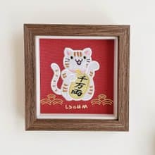 【招財貓】棕花紋白貓 刺繡畫|實木框|招財納福 財源廣進