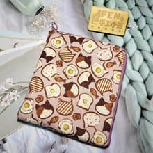 貓咪系列-日本棉布粉麵包甜點貓咪L型拉鍊袋加鋪棉-電子書保護套