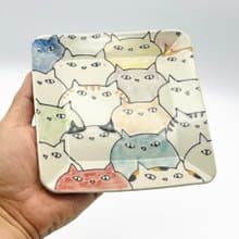 カラフル猫いっぱい皿　small