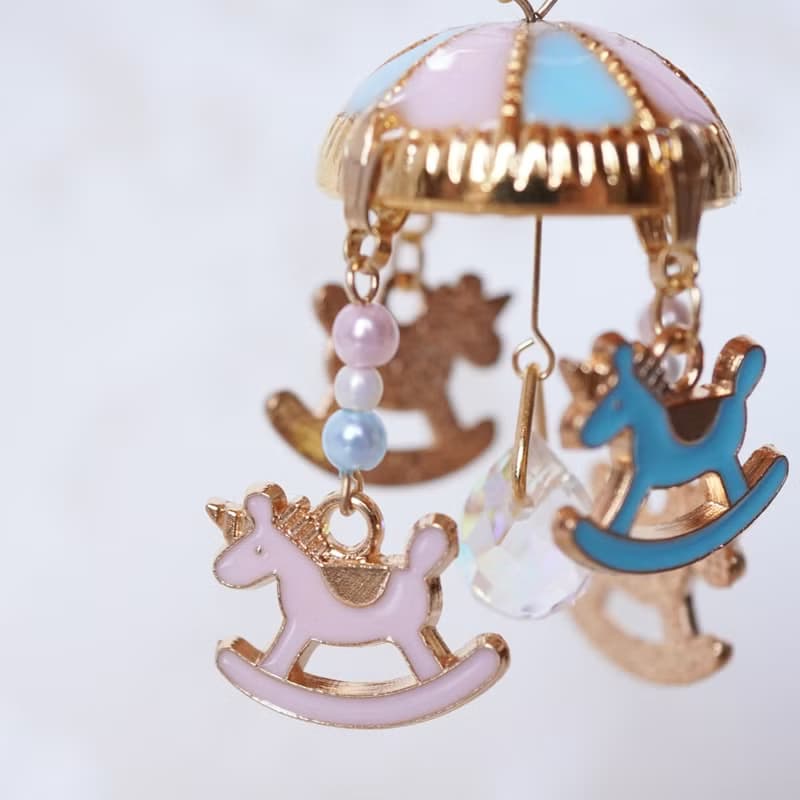 回るメリーゴーランド ピアス/イヤリング