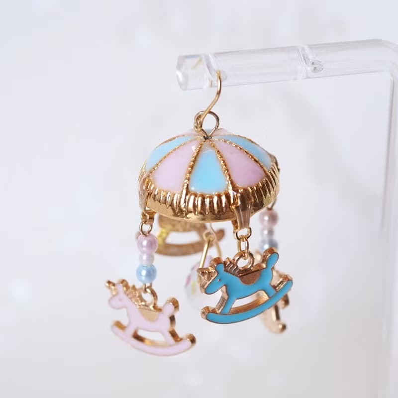 回るメリーゴーランド ピアス/イヤリング