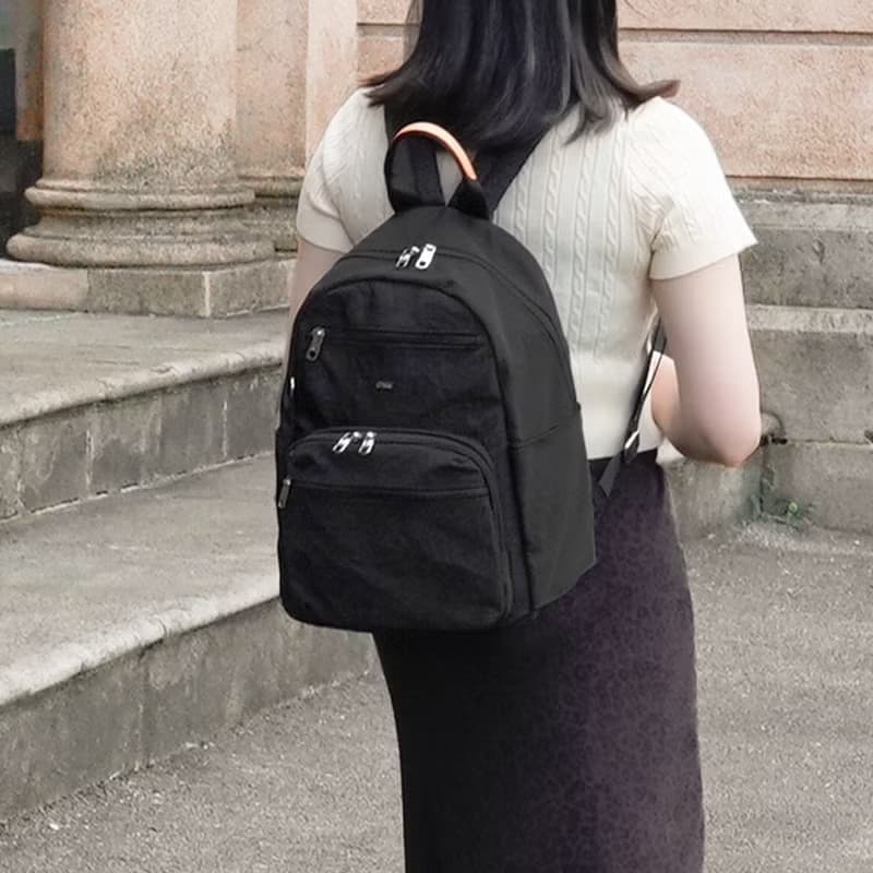 (黑色)必buy輕盈紙感旅行後背包33531