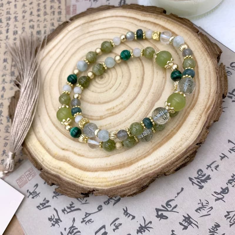 春分 / 岫玉 綠幽靈 白水晶 幽靈髮晶 沙弗萊 孔雀石 拉長石 螢石