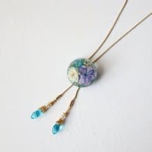 - ramillete 小さな花束 -　ループタイネックレス　丸型・空色・ラリエット風