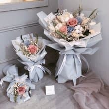 胭脂粉藍玫瑰永生花束