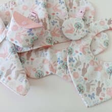 【11/14後出貨】煙花小兔   彌月禮盒 奶嘴袋 圍兜 平安符袋 方