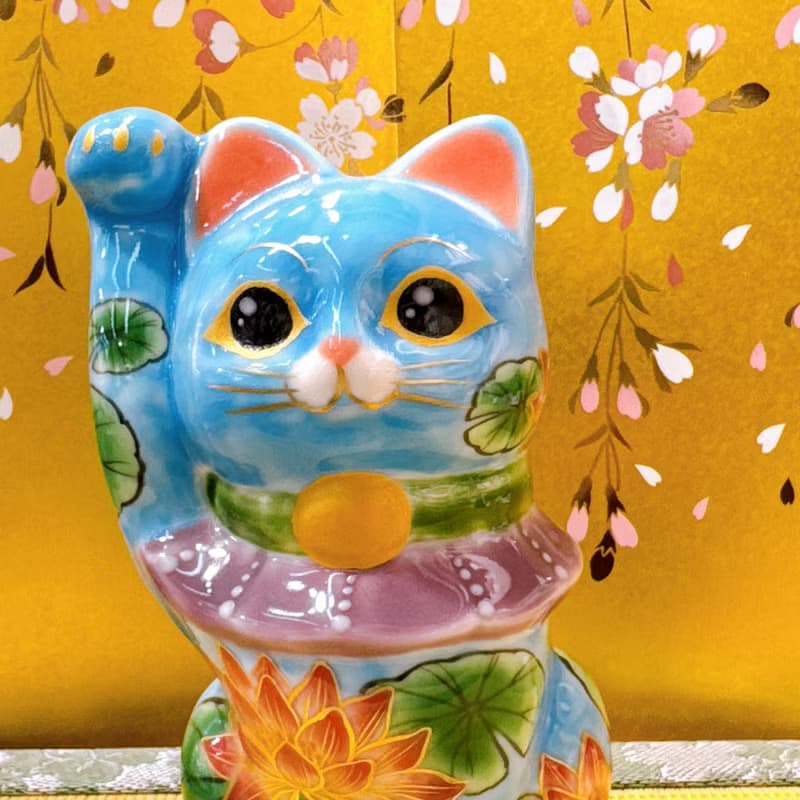 【蓮水迎祥】日本清水燒招財貓 | 色繪 - 水色地蓮