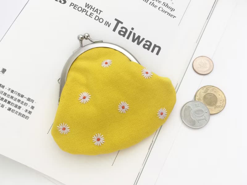 【菊】口金包 / 手工刺繡 零錢包 / 無孔圓型口