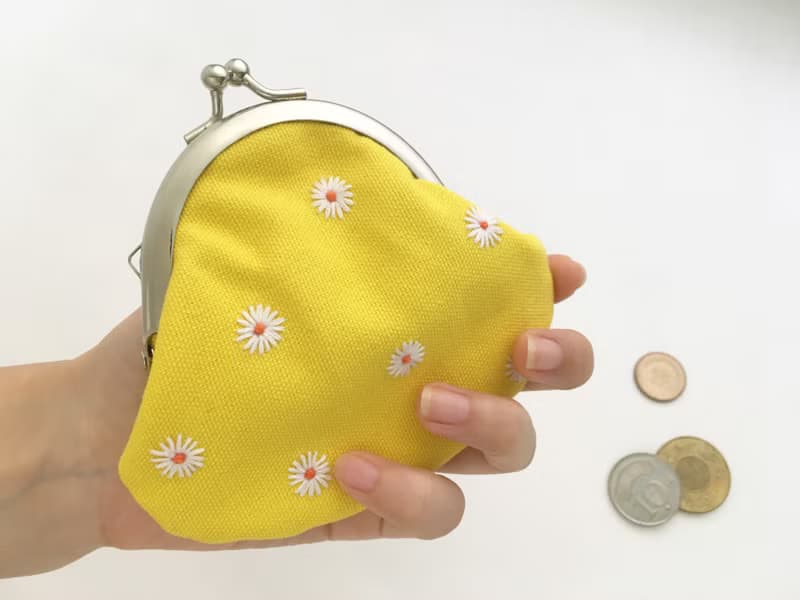 【菊】口金包 / 手工刺繡 零錢包 / 無孔圓型口