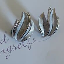 vintage jewelry Trifari 優雅銀色搖擺葉脈 夾式耳環
