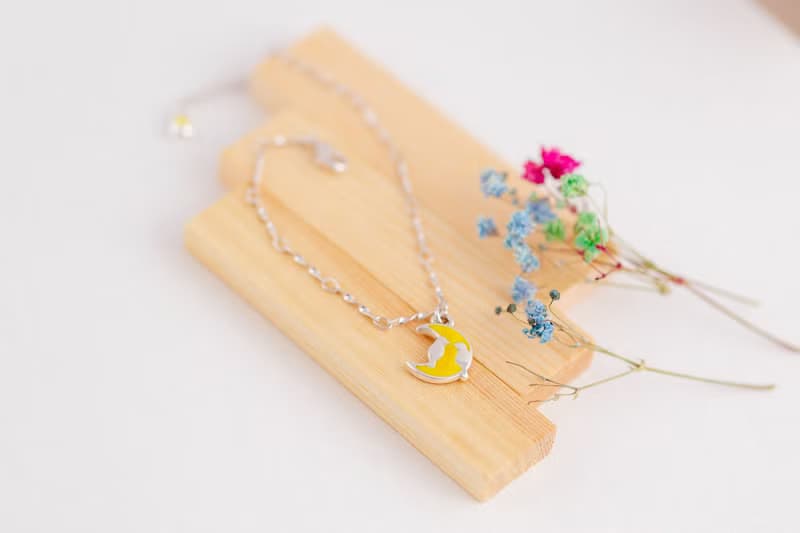 琺瑯彩繪系列 愛情呢喃 月亮造型手鍊 明月款 (HBRJA0816B-1)