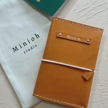 植鞣皮革護照夾－橙棕紋