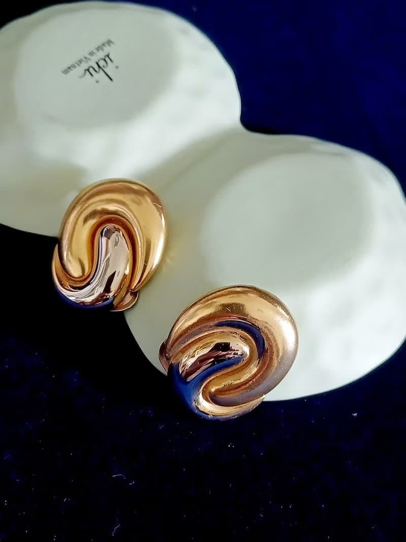 vintage jewelry  耀眼金色相擁 夾式耳環