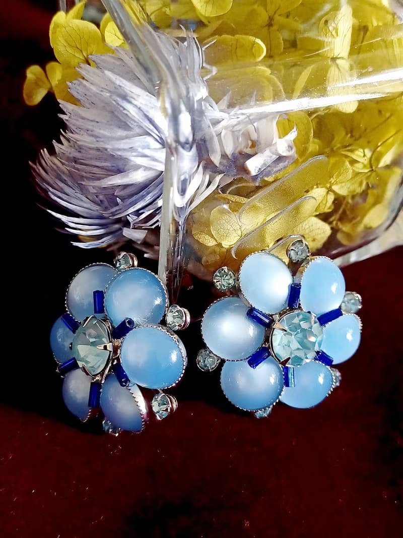 vintage jewelry Judy Lee  經典淡藍仿月光石花卉 夾式耳環