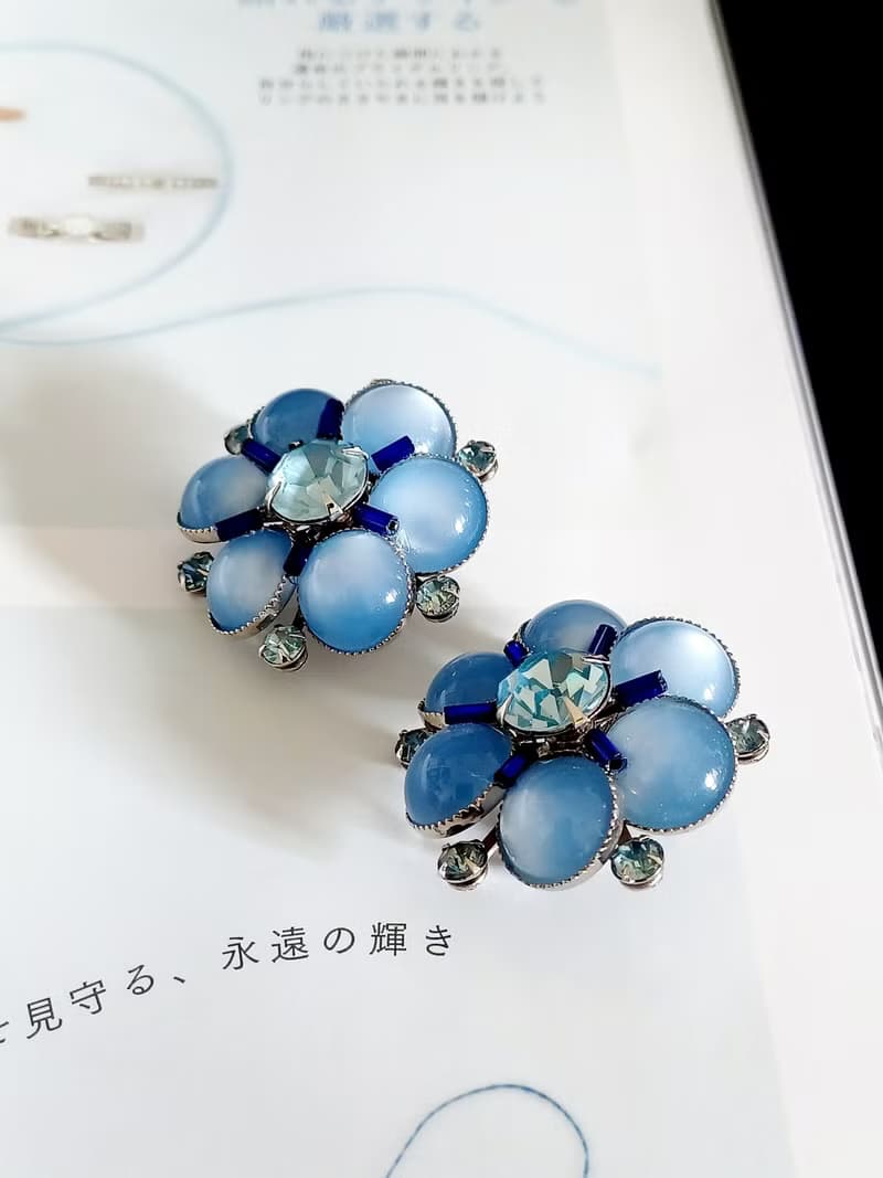 vintage jewelry Judy Lee  經典淡藍仿月光石花卉 夾式耳環